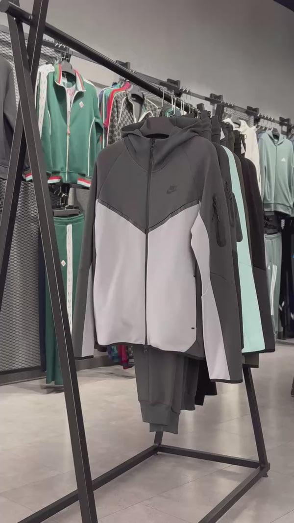 Nike Tech Fleece мъжки спортен екип, графитен - черен, червено лого. Модел 2024. Premium качество